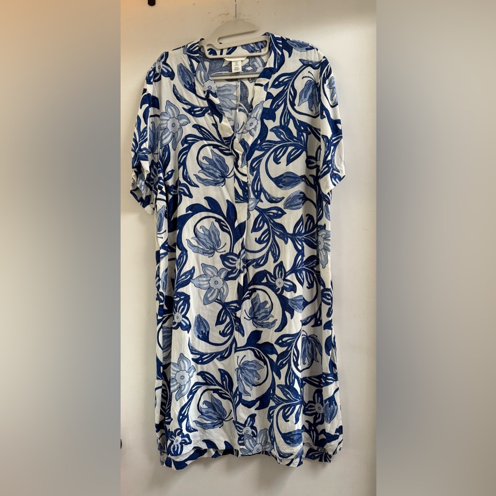 Like New. Tunic Floral Blue and White Dress - Picture 5 of 6